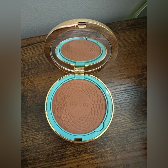 COPY - Brand new Gucci bronzer - shade 3 - Picture 1 of 4